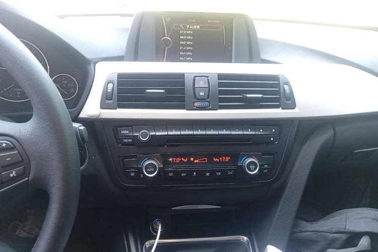 Used BMW 3 Series 2014 320Li Fashion Model Audio And AC Panel