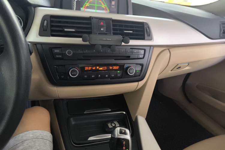 Used BMW 3 Series 2014 320Li Fashion Model Audio And AC Panel