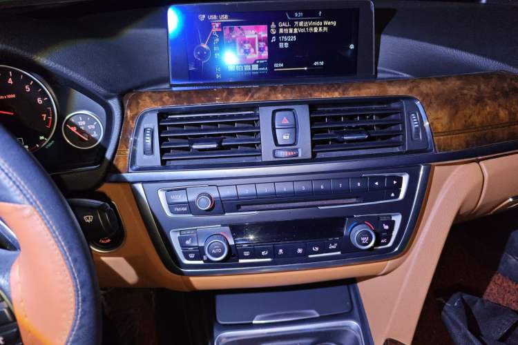 Used BMW 3 Series 2014 320Li Luxury Design Package Audio And AC Panel
