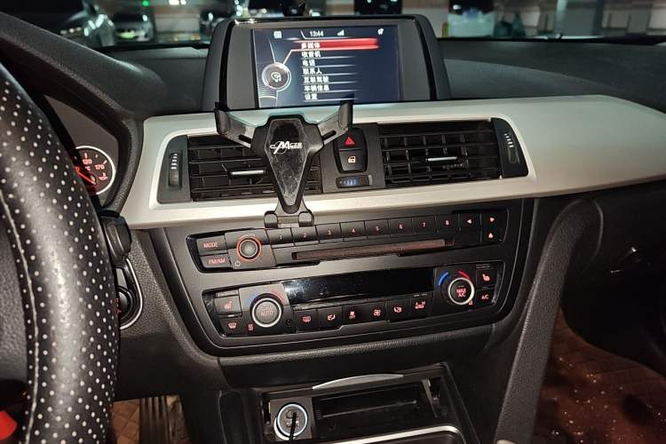 Used BMW 3 Series 2014 320Li Fashion Model Audio And AC Panel