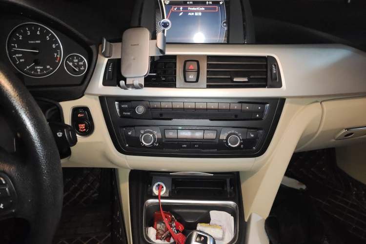Used BMW 3 Series 2014 320i Active Edition Audio And AC Panel