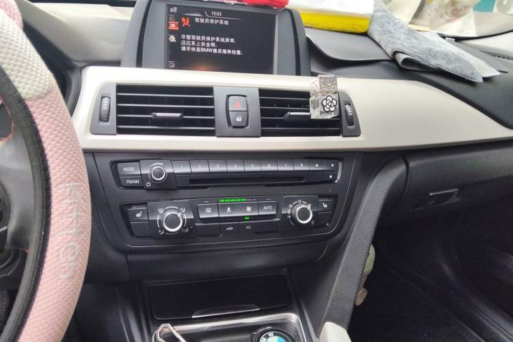 Used BMW 3 Series 2014 320i Sport Edition Audio And AC Panel