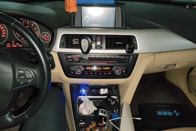 Used BMW 3 Series 2014 320Li Fashion Model Audio And AC Panel