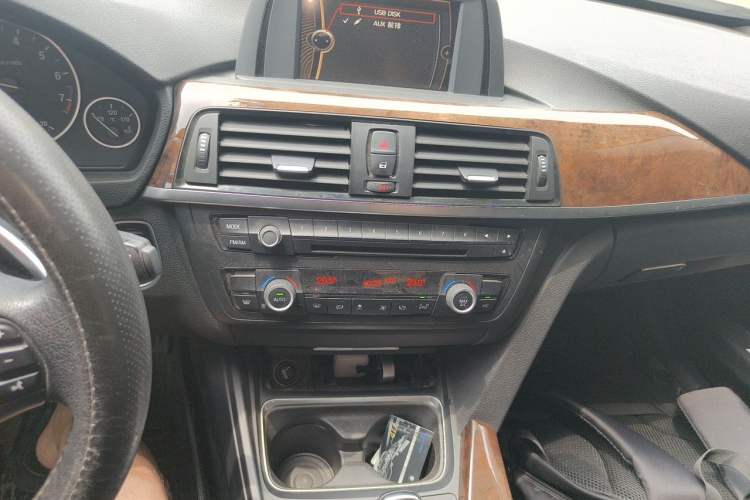Used BMW 3 Series 2014 328Li Fashion Model Audio And AC Panel