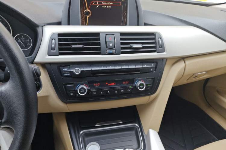 Used BMW 3 Series 2014 320Li Fashion Model Audio And AC Panel