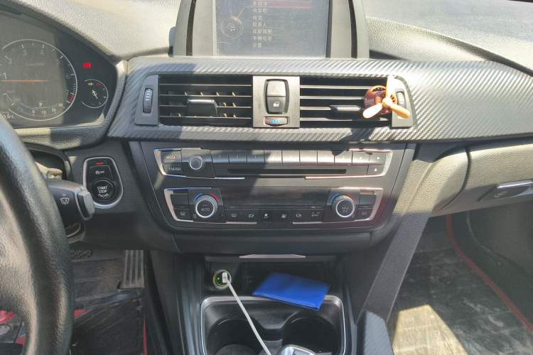 Used BMW 3 Series 2014 320Li Fashion Model Audio And AC Panel