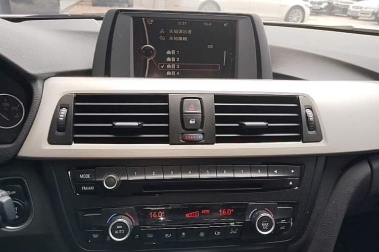 Used BMW 3 Series 2014 320Li Fashion Model Audio And AC Panel