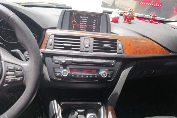 Used BMW 3 Series 2014 328Li Fashion Model Audio And AC Panel