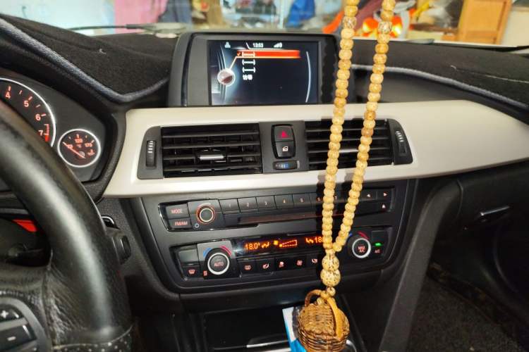 Used BMW 3 Series 2014 320Li Fashion Model Audio And AC Panel