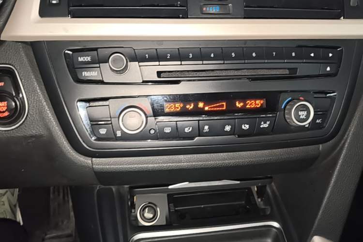 Used BMW 3 Series 2014 320Li Fashion Model Audio And AC Panel