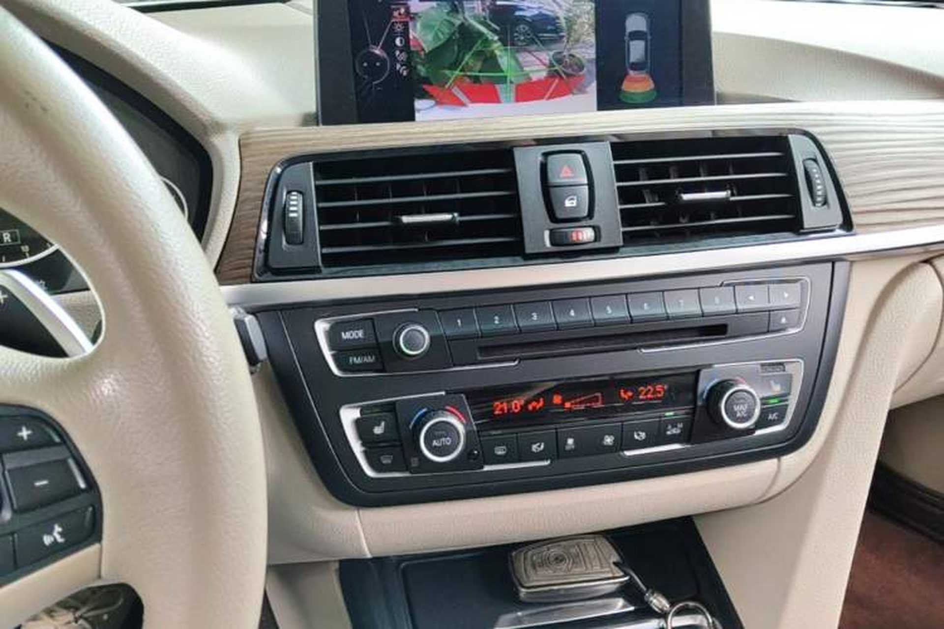 Used BMW 3 Series 2014 320Li Fashion Design Package Audio And AC Panel