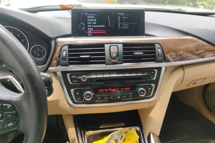 Used BMW 3 Series 2014 320Li Luxury Design Package Audio And AC Panel