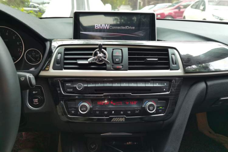 Used BMW 3 Series 2014 320Li Fashion Model Audio And AC Panel