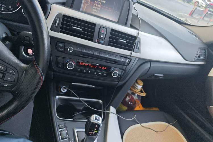 Used BMW 3 Series 2014 320Li Fashion Model Audio And AC Panel