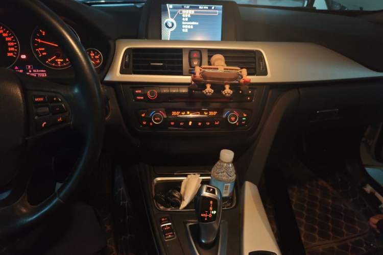 Used BMW 3 Series 2014 320i Sport Edition Audio And AC Panel