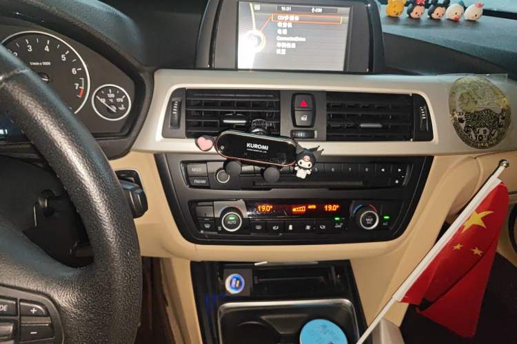 Used BMW 3 Series 2014 320Li Fashion Model Audio And AC Panel