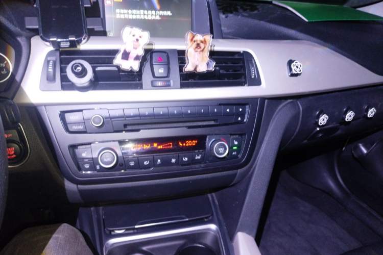 Used BMW 3 Series 2014 320i Sport Edition Audio And AC Panel
