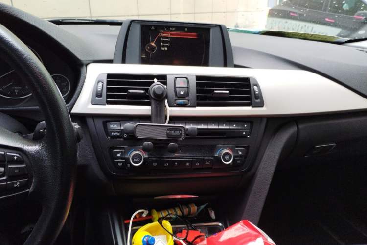 Used BMW 3 Series 2014 320i Sport Edition Audio And AC Panel