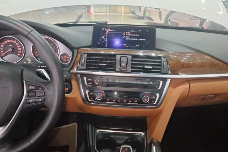 Used BMW 3 Series 2014 320Li Luxury Design Package Audio And AC Panel