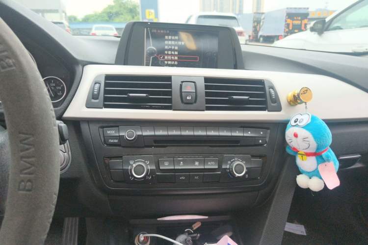 Used BMW 3 Series 2014 320i Active Edition Audio And AC Panel