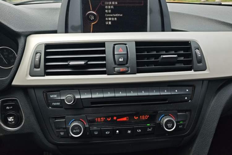 Used BMW 3 Series 2014 320Li Fashion Model Audio And AC Panel