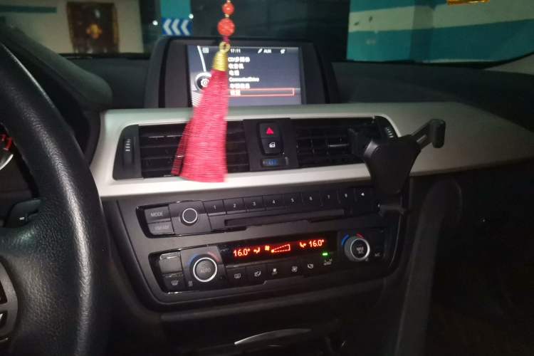 Used BMW 3 Series 2014 320Li Fashion Model Audio And AC Panel