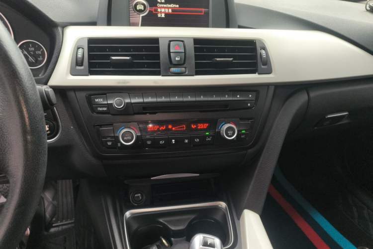 Used BMW 3 Series 2014 320Li Fashion Model Audio And AC Panel