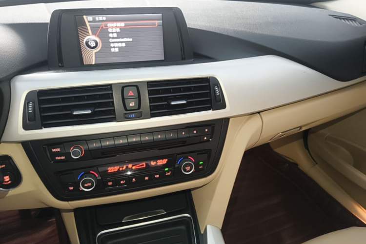 Used BMW 3 Series 2014 320Li Fashion Model Audio And AC Panel