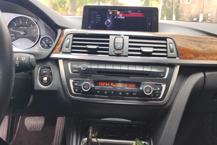 Used BMW 3 Series 2014 320Li Fashion Design Package Audio And AC Panel