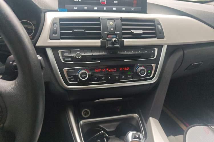 Used BMW 3 Series 2014 320Li Fashion Model Audio And AC Panel