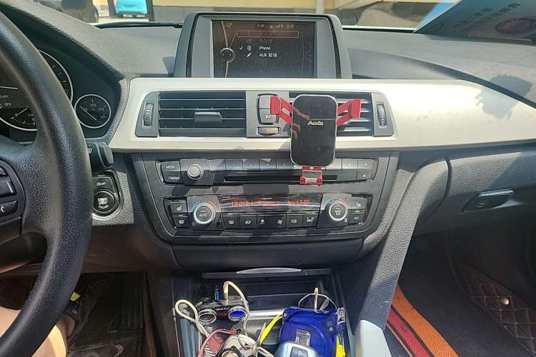 Used BMW 3 Series 2014 320i Sport Edition Audio And AC Panel