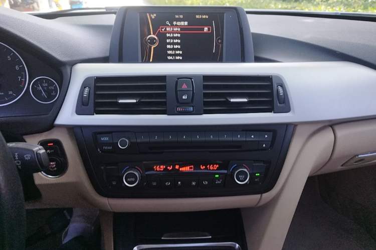 Used BMW 3 Series 2014 320Li Fashion Model Audio And AC Panel