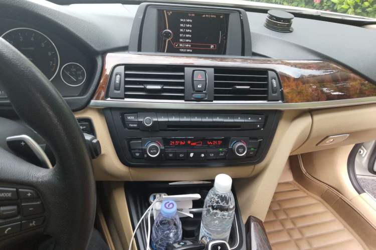 Used BMW 3 Series 2014 328Li Fashion Model Audio And AC Panel