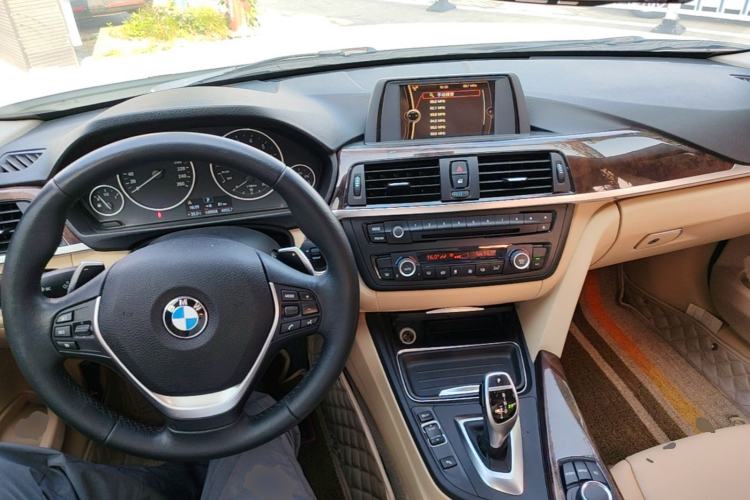 Used BMW 3 Series 2014 328Li Fashion Model Center Console