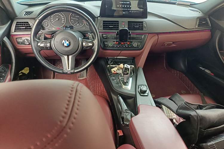Used BMW 3 Series 2014 320i Sport Edition Center Console