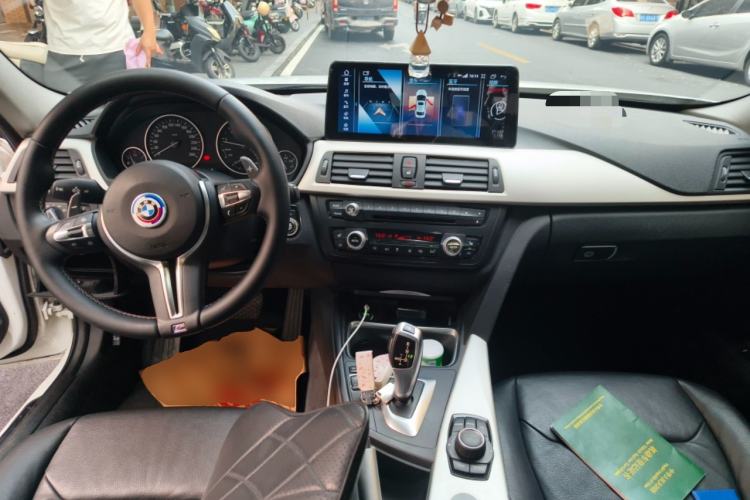 Used BMW 3 Series 2014 320i Sport Edition Center Console