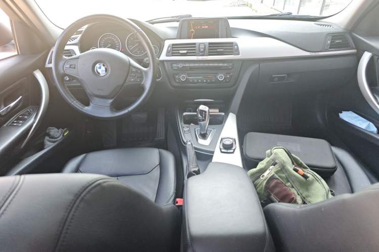 Used BMW 3 Series 2014 320i Active Edition Center Console