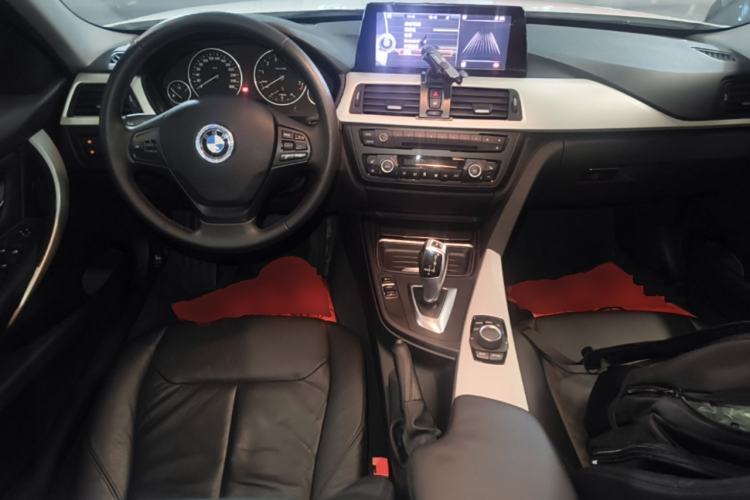 Used BMW 3 Series 2014 320i Sport Edition Center Console