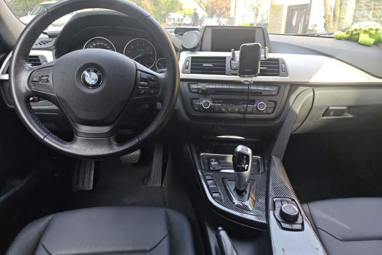 Used BMW 3 Series 2014 320Li Fashion Model Center Console