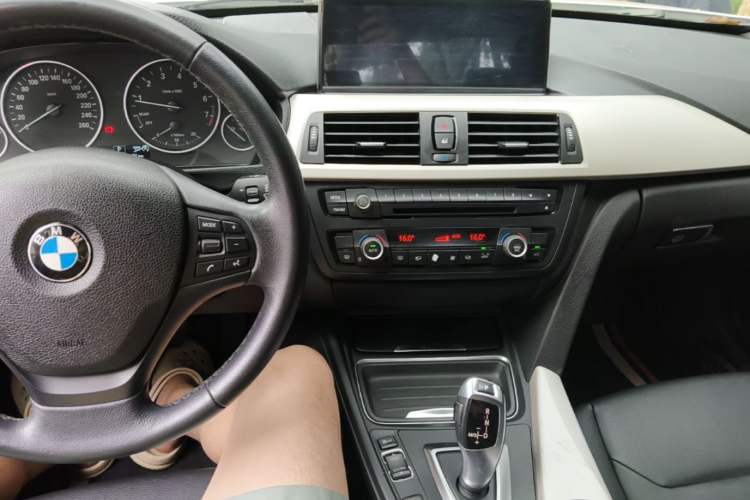 Used BMW 3 Series 2014 320Li Fashion Model Center Console