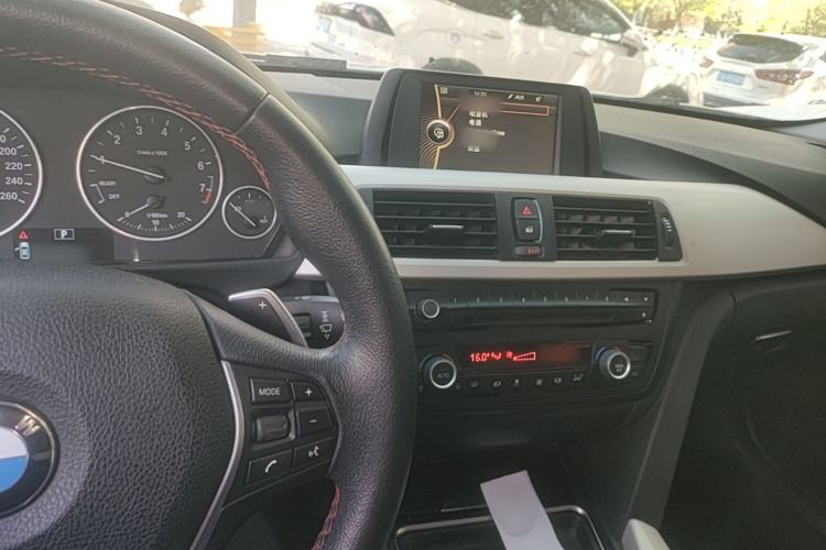 Used BMW 3 Series 2014 320Li Fashion Model Center Console