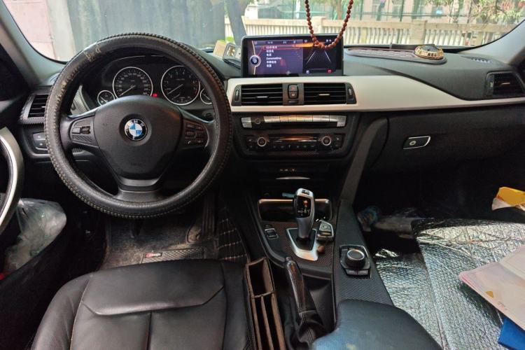 Used BMW 3 Series 2014 320i Sport Edition Center Console