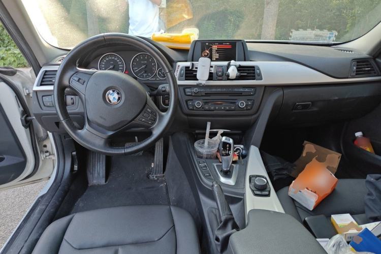 Used BMW 3 Series 2014 320i Sport Edition Center Console