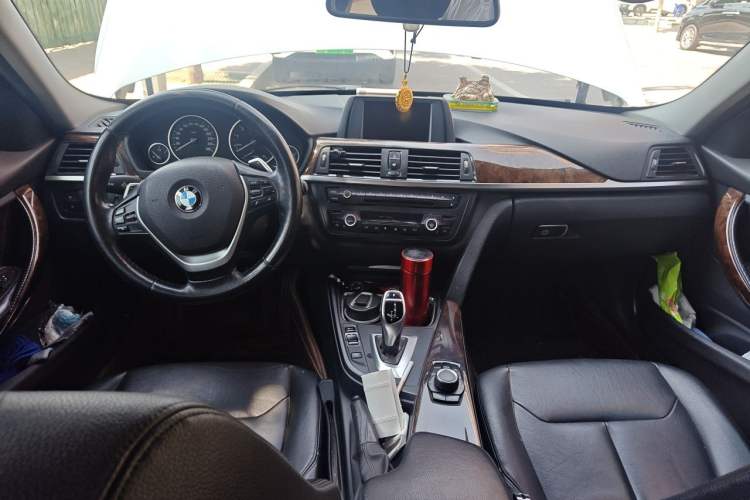 Used BMW 3 Series 2014 328Li Fashion Model Center Console