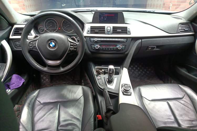 Used BMW 3 Series 2014 328Li Fashion Model Center Console
