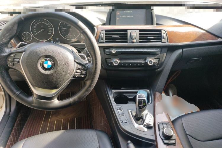 Used BMW 3 Series 2014 328Li Fashion Model Center Console