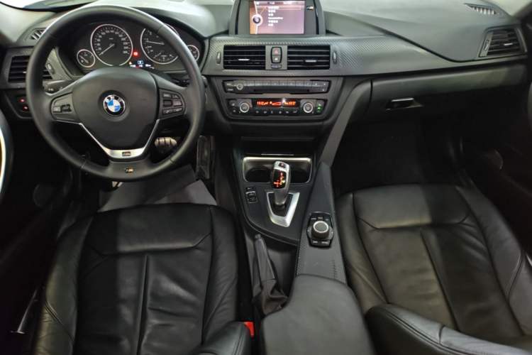 Used BMW 3 Series 2014 320i Sport Edition Center Console