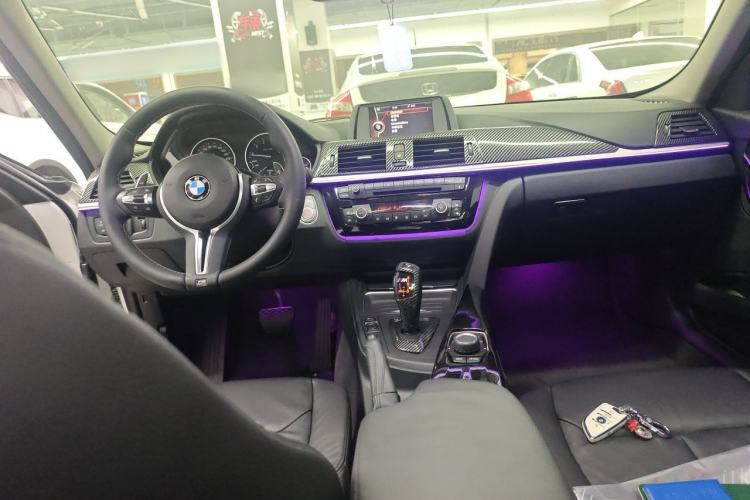 Used BMW 3 Series 2014 320i Sport Edition Center Console