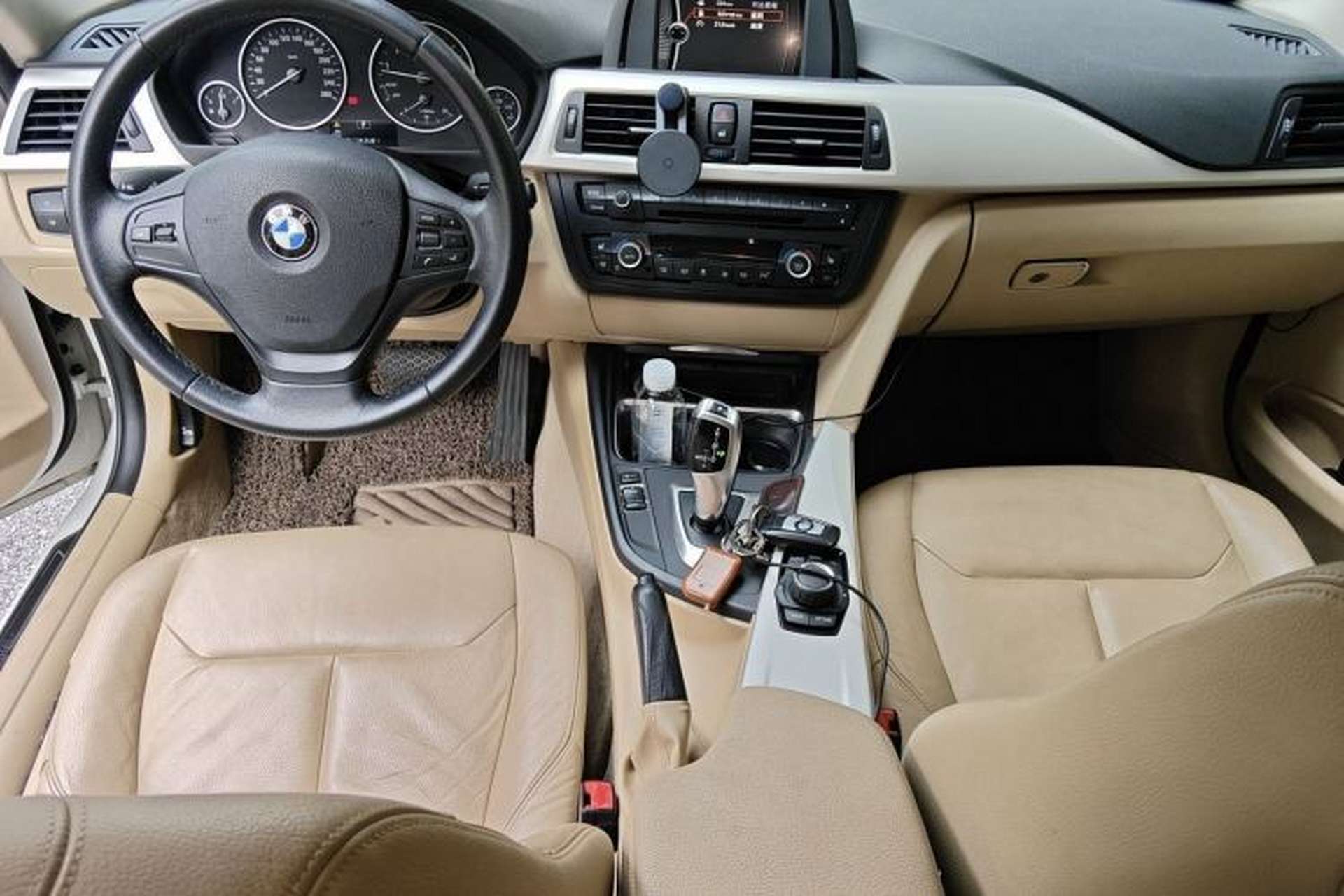 Used BMW 3 Series 2014 320i Sport Edition Center Console