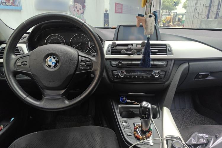 Used BMW 3 Series 2014 320Li Fashion Model Center Console